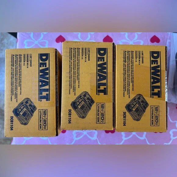 DeWALT 20V MAX Lithium-Ion 3.0Ah Battery with 12V to 20V MAX Charger - Picture 5 of 7